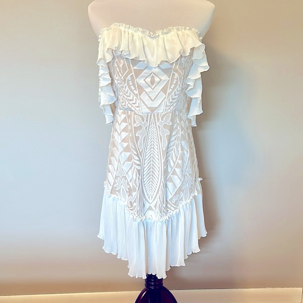 Elegant White Strapless Dress